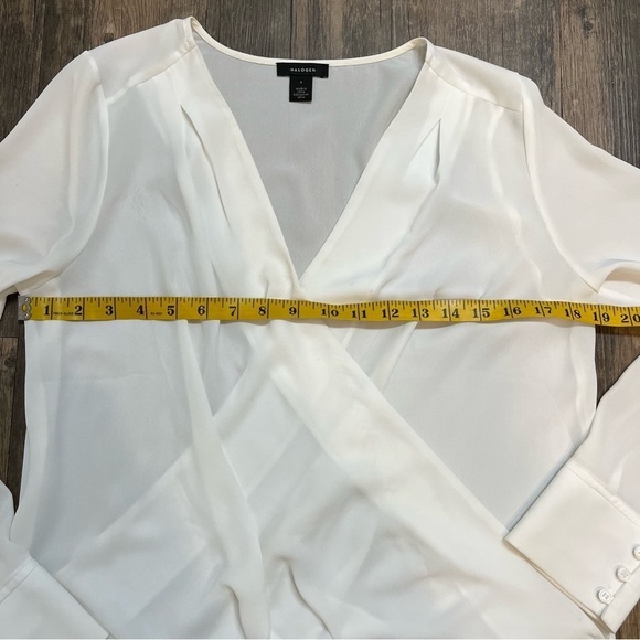 Halogen Women’s Cross Front Long Sleeve Low Cut Blouse White Ivory Cloud Size S - Picture 10 of 11